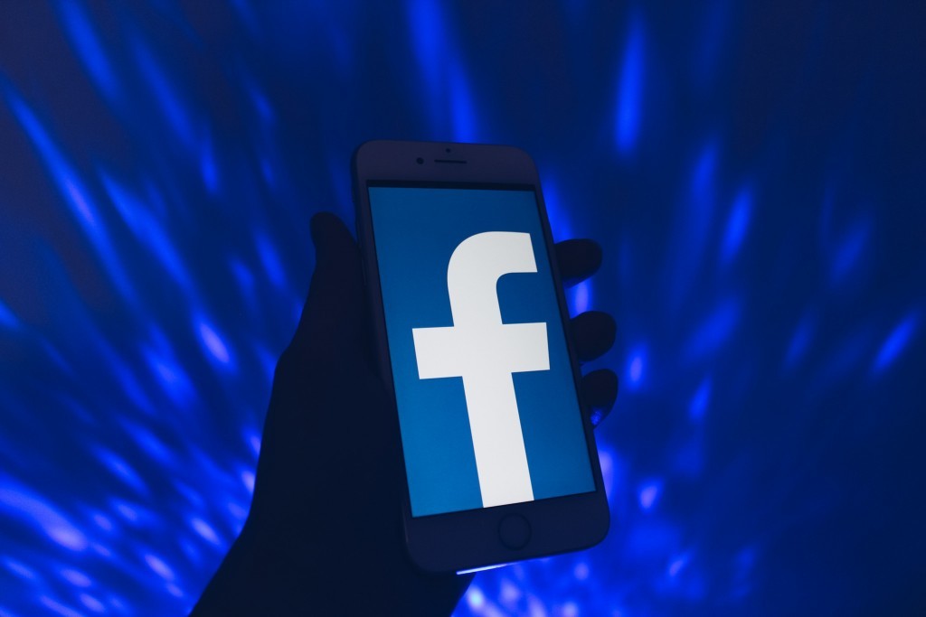 Facebook's methods of training its AI for photo analization