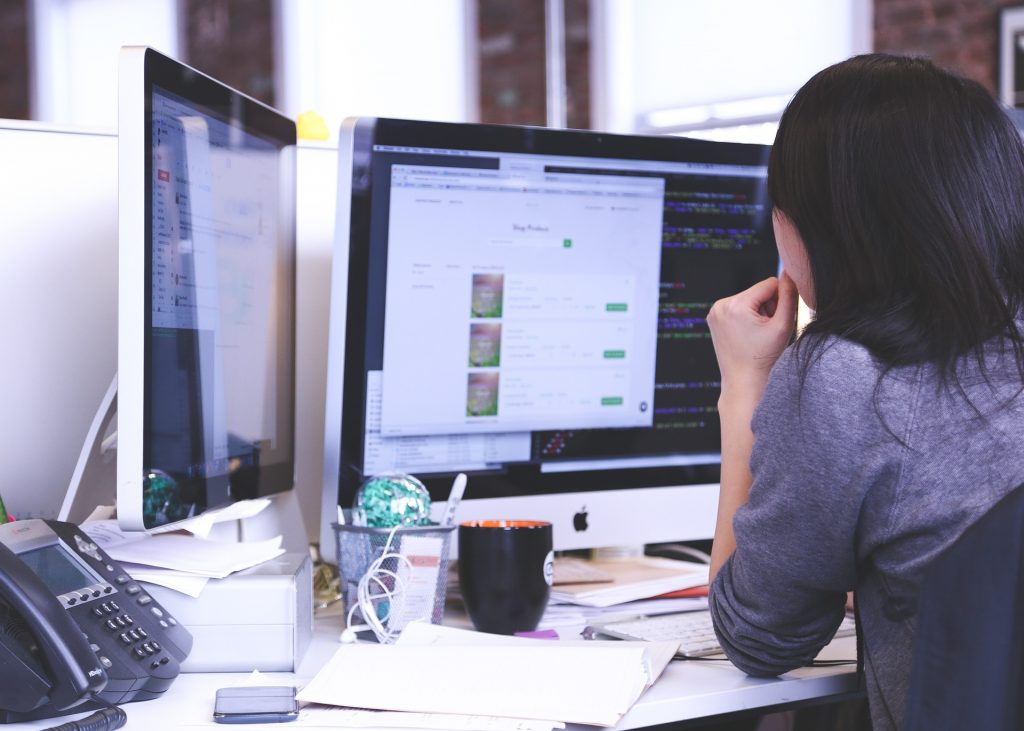 8 simple ways to convert your visitors into buying customers